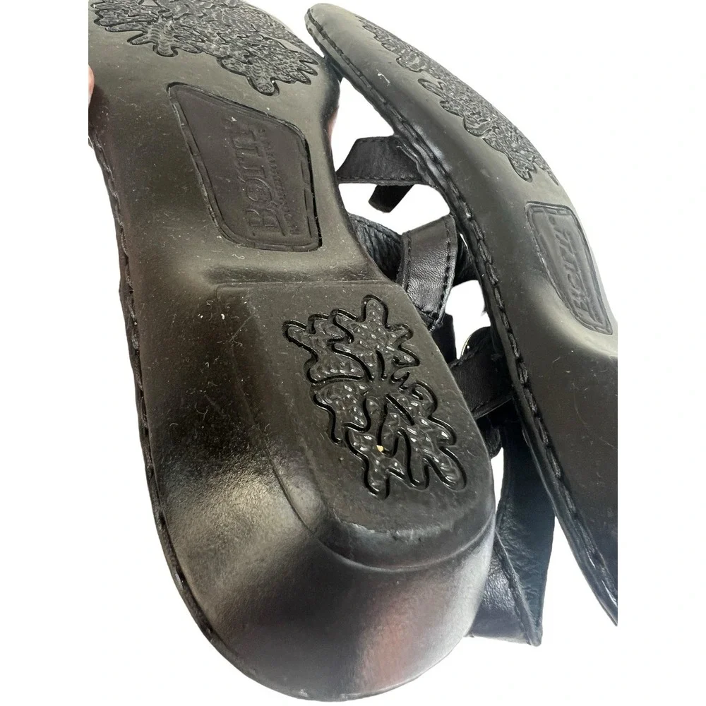 Born Kristy 9M/WBlack T- Strap Buckle Leather Sandals Silver‎ Hardware Flats